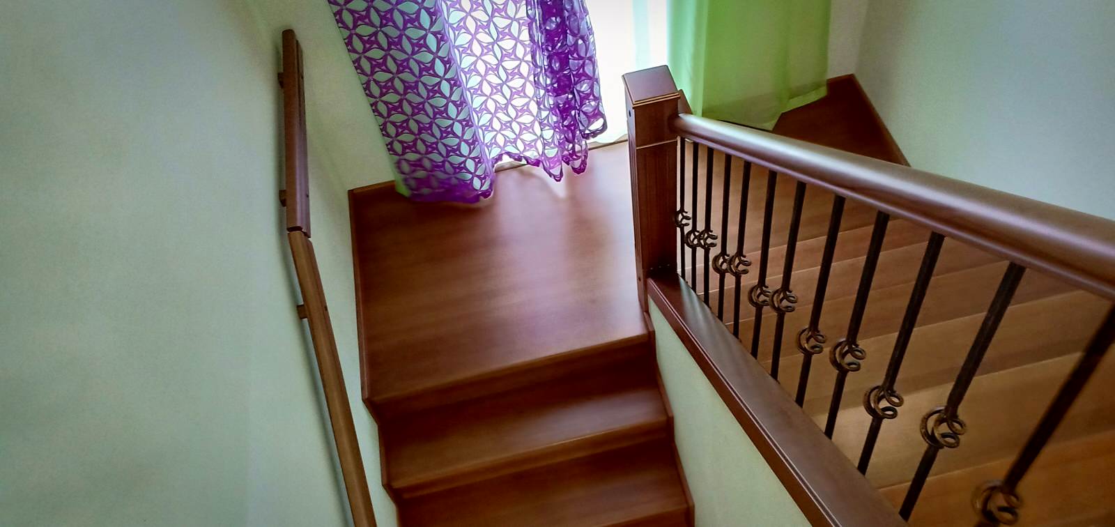 Лестница из массива бука.