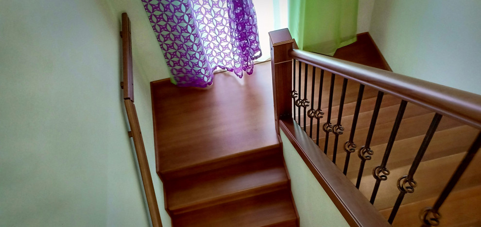 Лестница из массива бука.