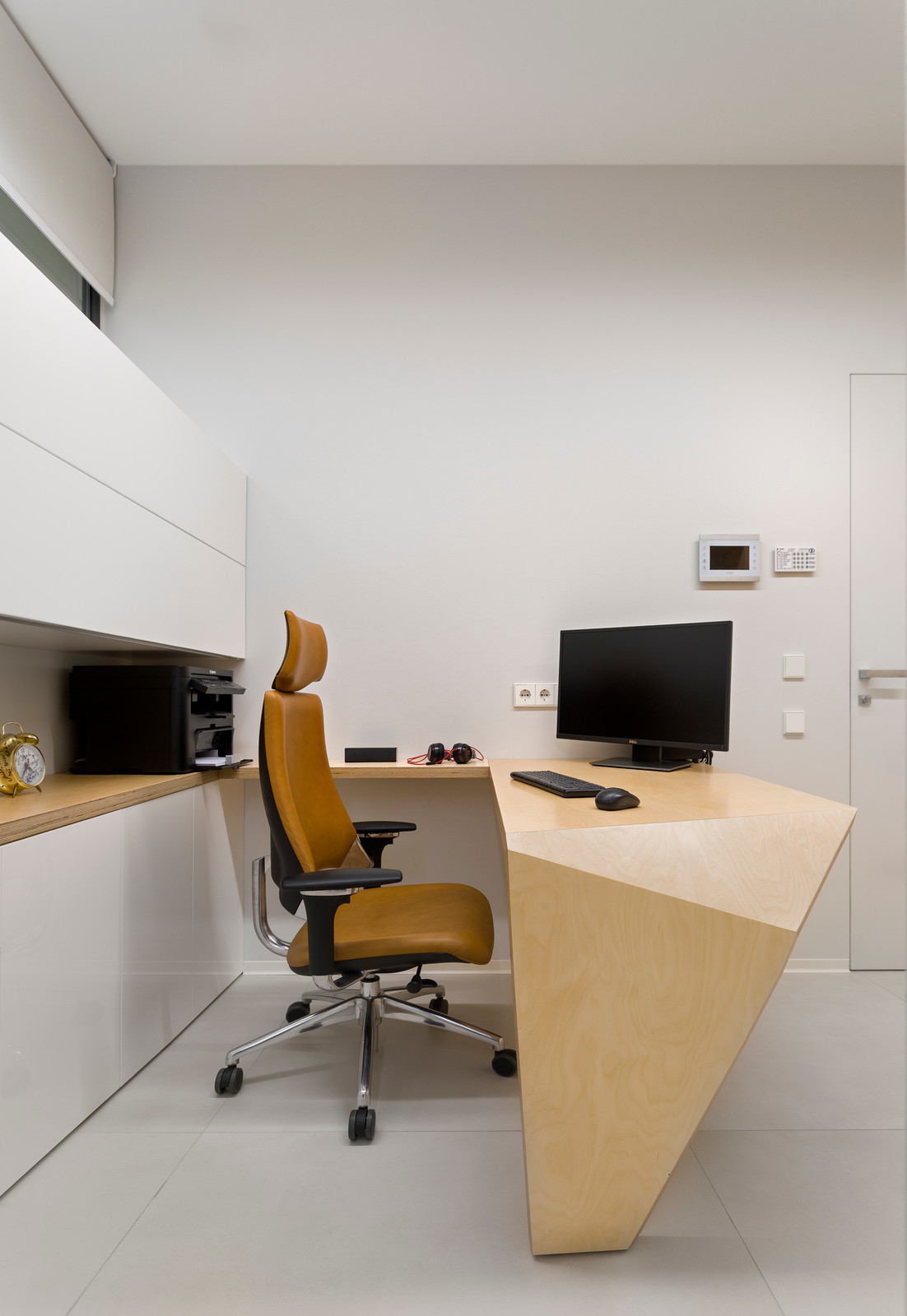 On the verge of illusion