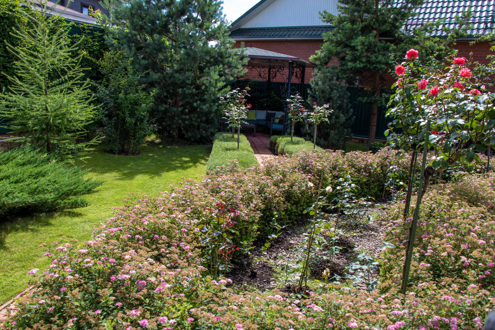 Французский садик в поселке Рыбаки Дмитровское шоссе