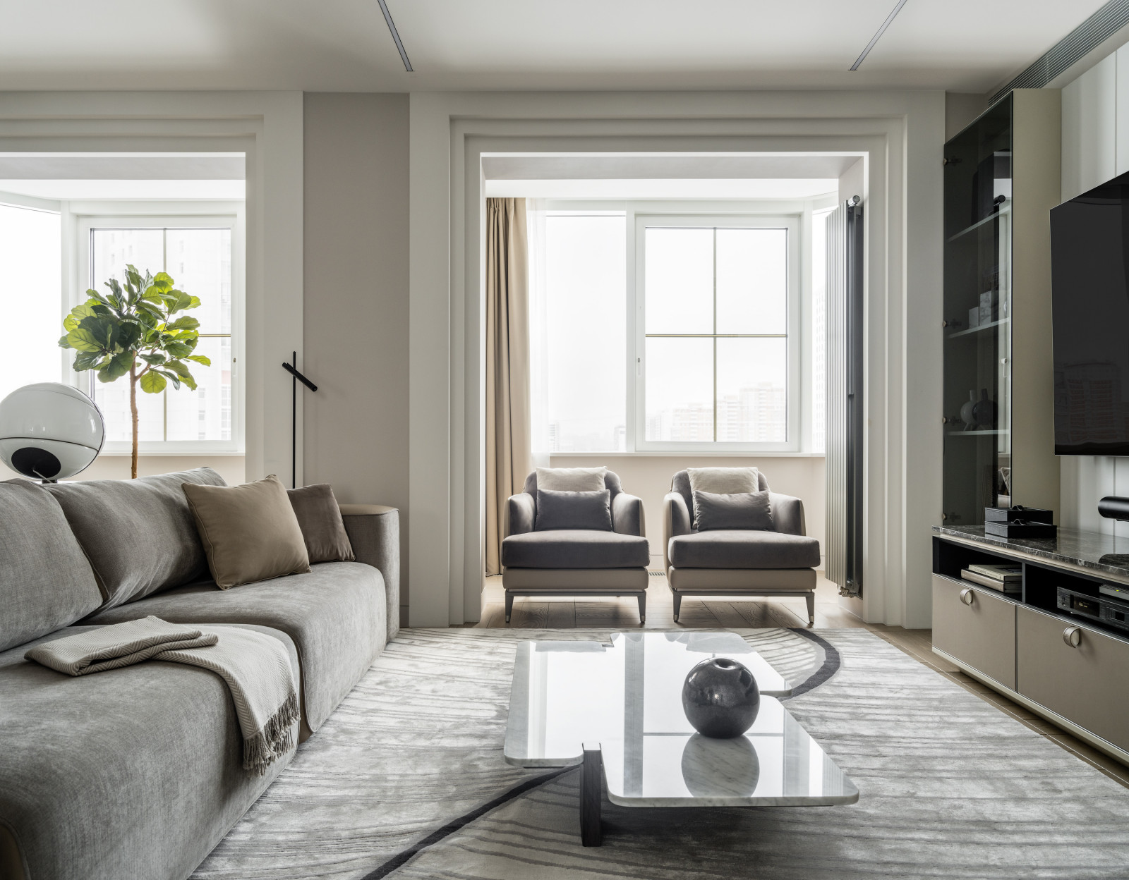 Обложка проекта: Семейная квартира в акварельных оттенках света и тени