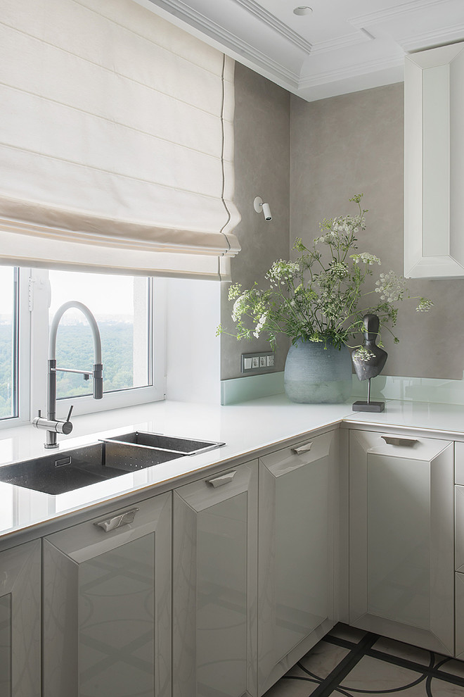 Квартира в Москве "Небо , самолёт , девушка"