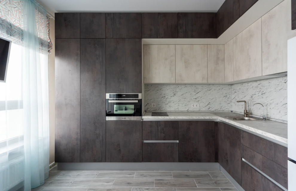 Кухня с мраморными акцентами