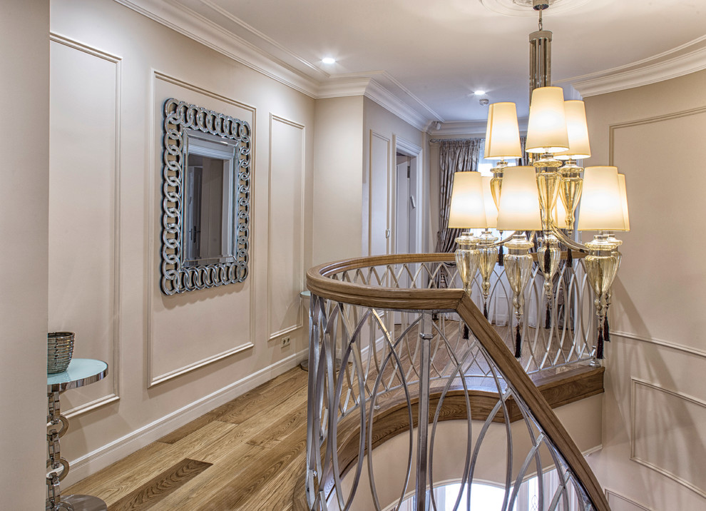 Облицовка с кованым ограждением