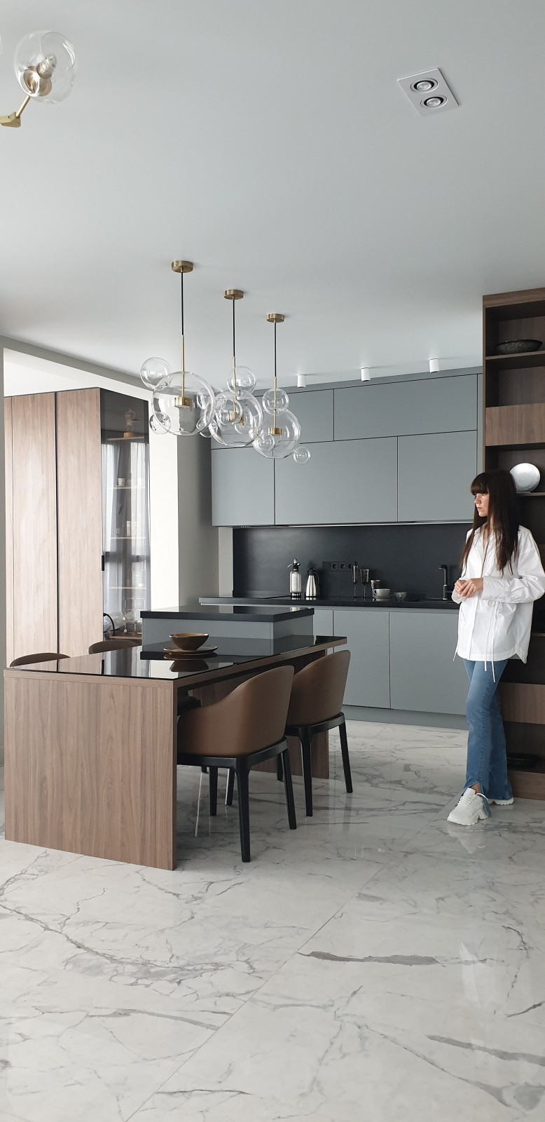 №6. ЖК на Декабрьских событий.