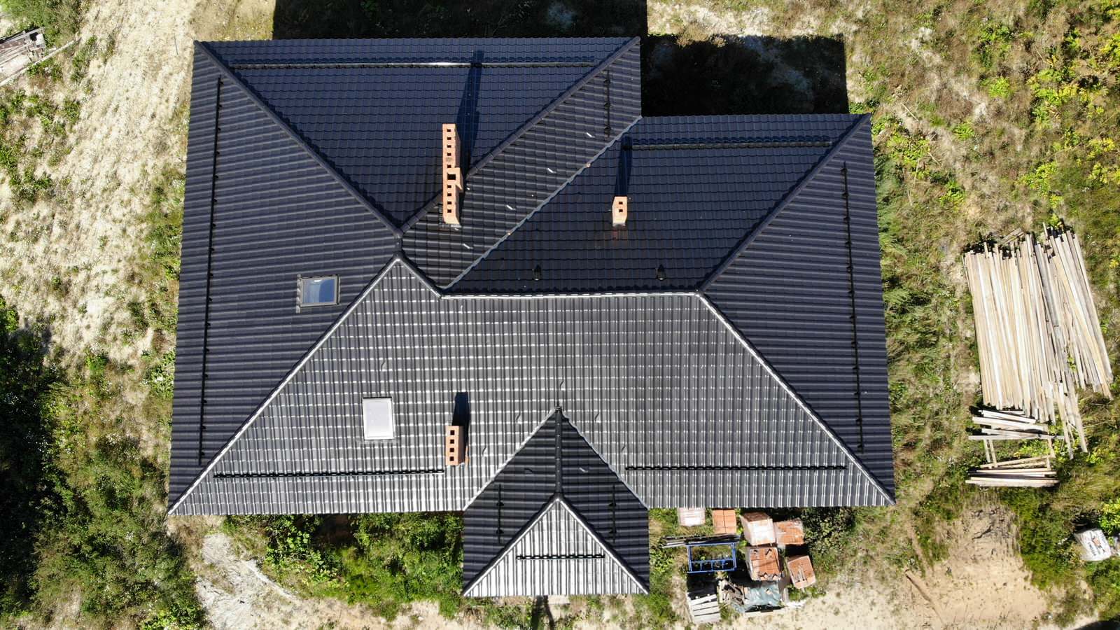 Смонтировали керамическую черепицу Nelskamp