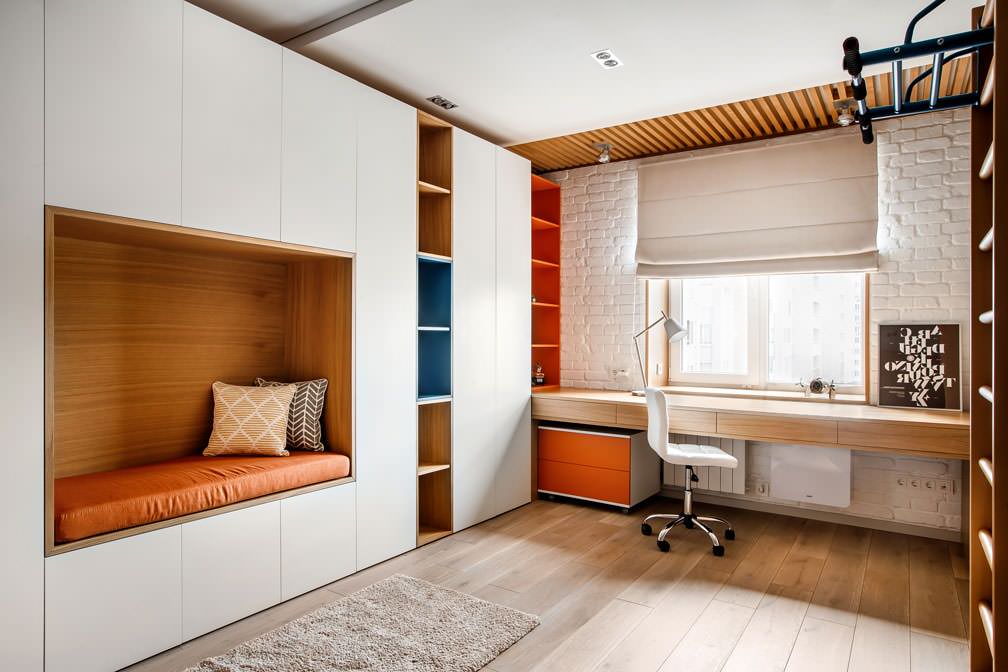 Кирпичная стена в детской комнате