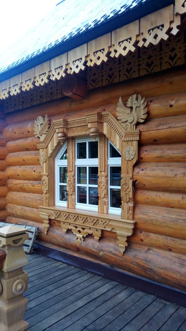 Русская усадьба. Родовое поместье. Резная обналичка оконных и дверных проемов