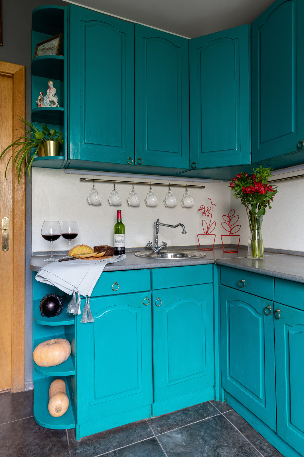 В гостях: Квартира в Петербурге, где у каждой комнаты свой цвет