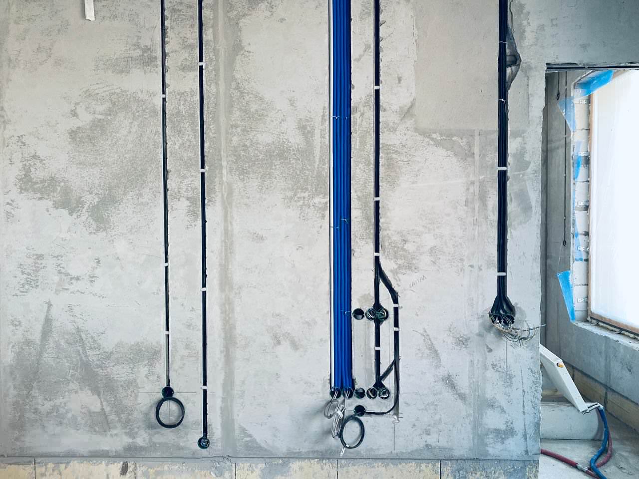 ЖК EVER электромонтаж в 3-х комнатной квартире 88м2.