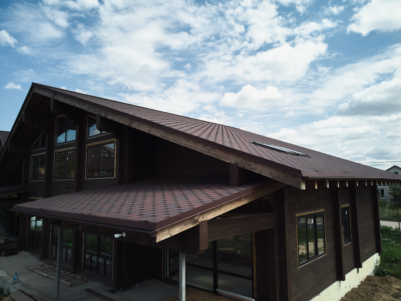 Кровля и мансардные окна: замер и расчёт, поставка и монтаж материалов.