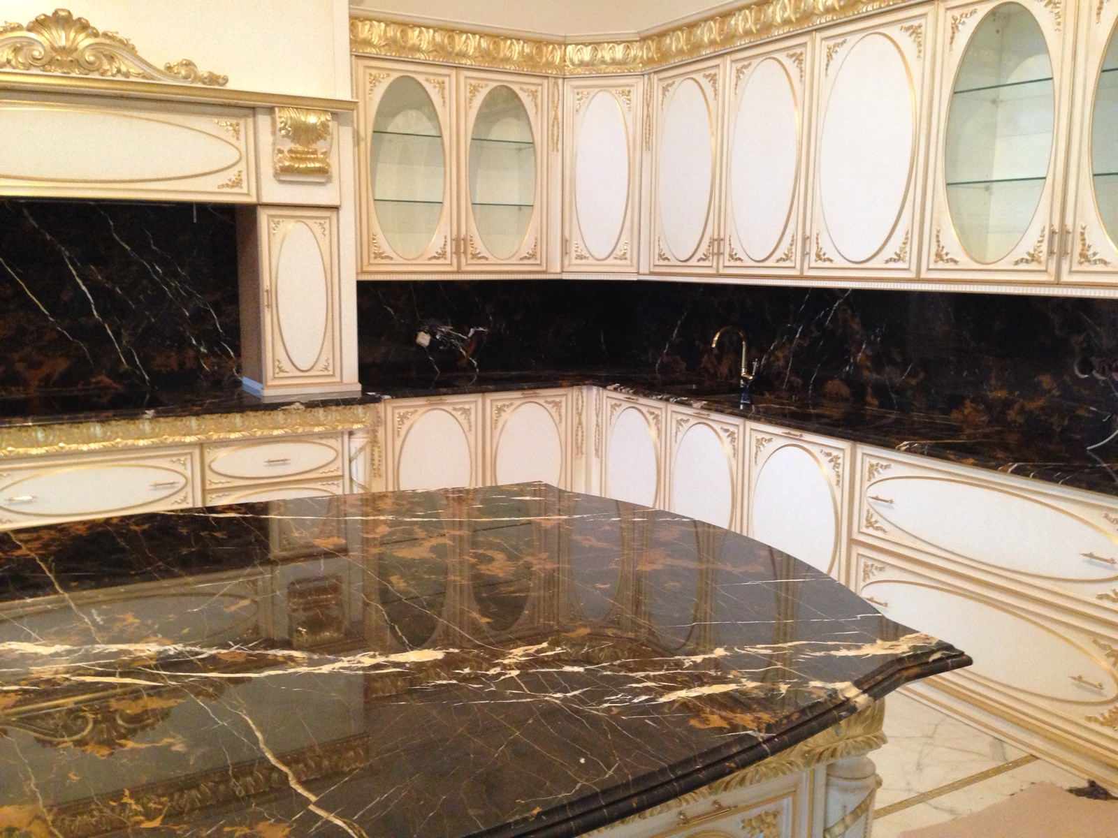 Кемень, керамика.