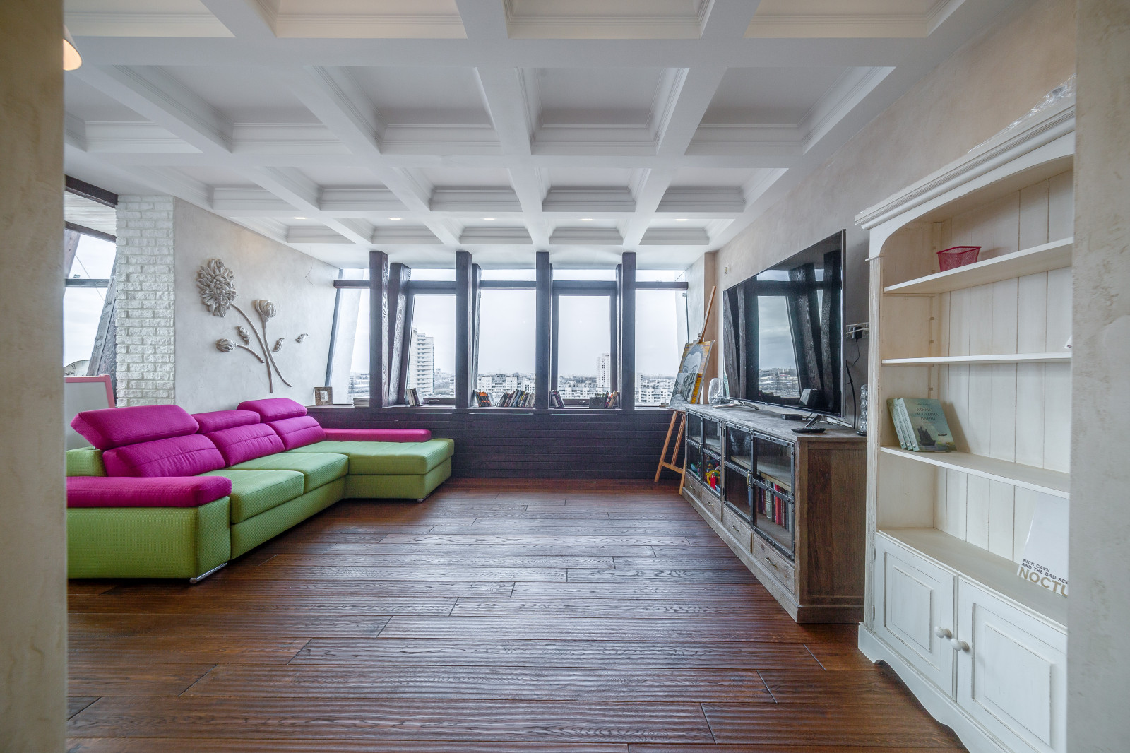 Пентхаус в Санкт-Петербурге. Мебель и отделка из массива.