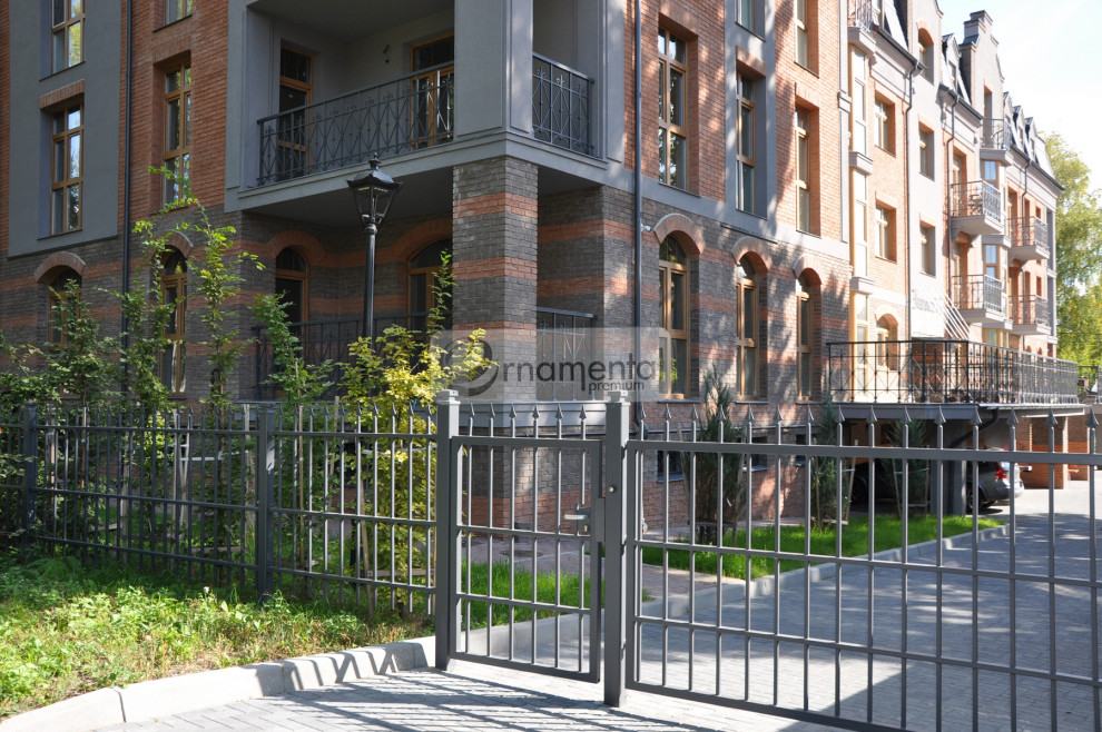 Балконы, ворота и балюстрады для многоквартирного дома