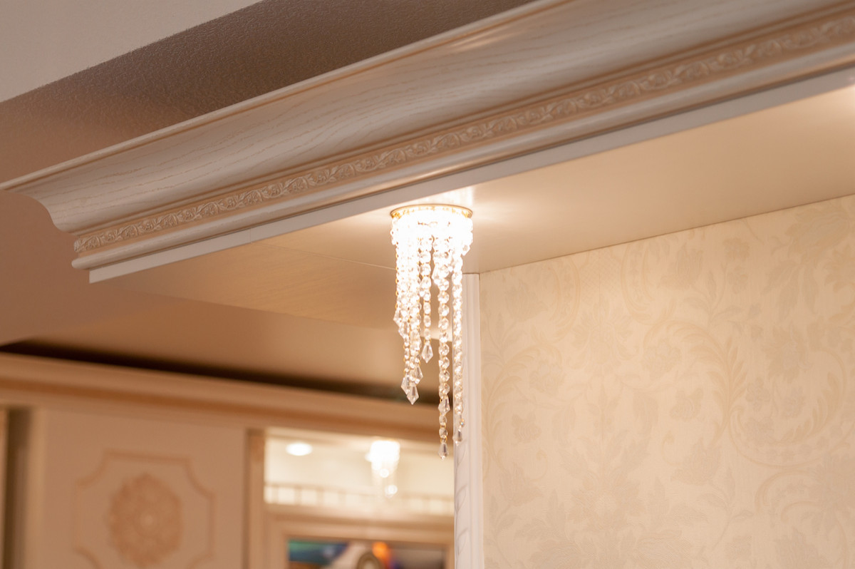 Изящный классический кухонный гарнитур