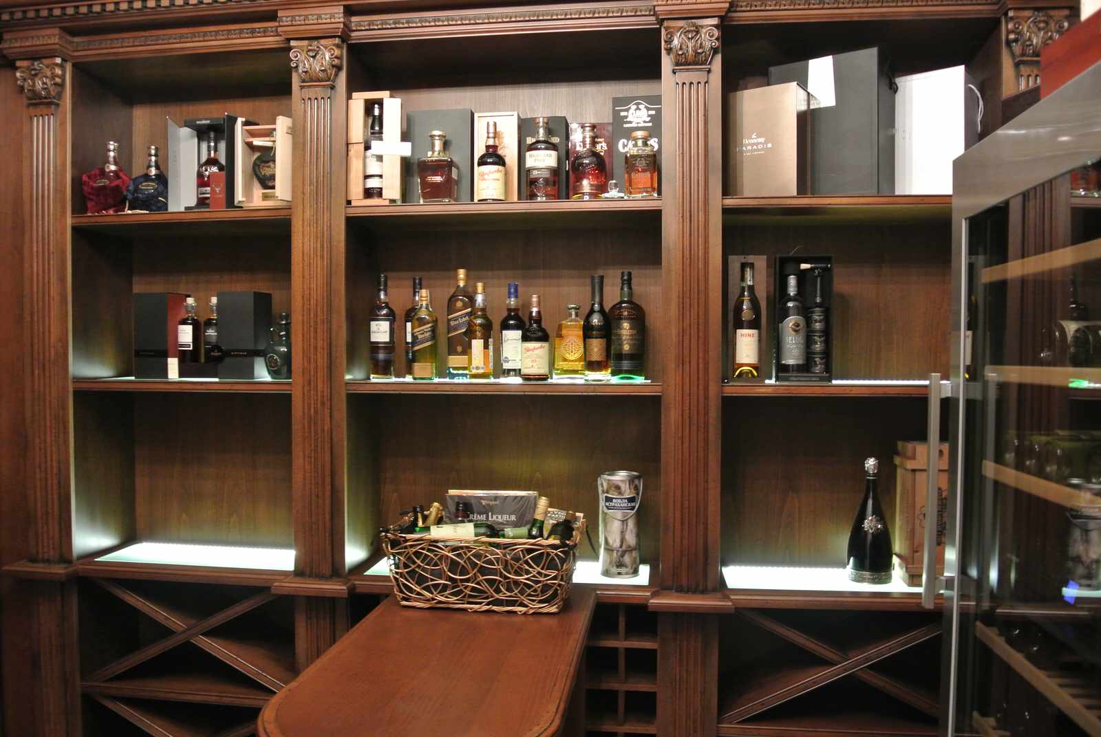 Винный погреб из бука / Beech Wine Cellar.