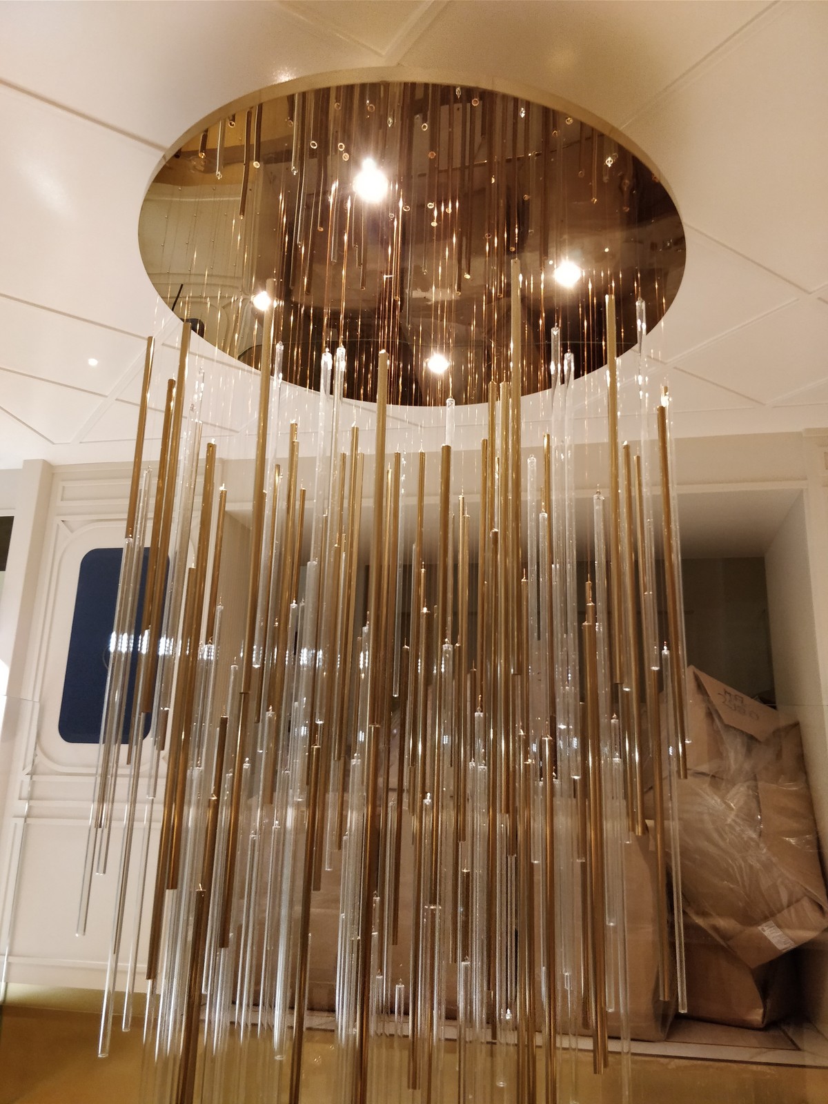 Люстры из трубочек для ресторана