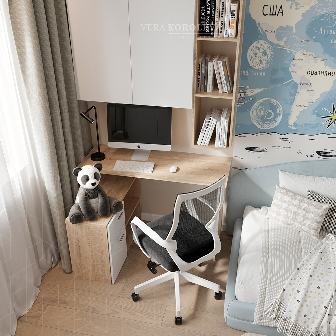 Рабочий стол в детской у окна