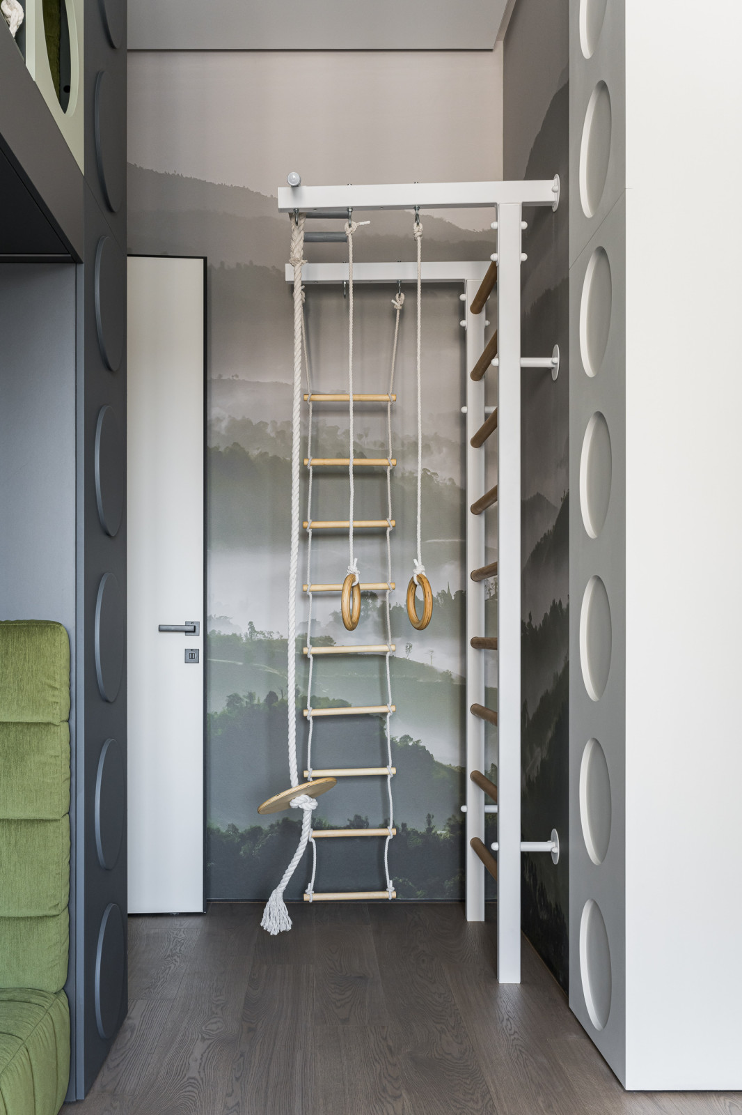 Квартира для активной семьи в минималистичном стиле