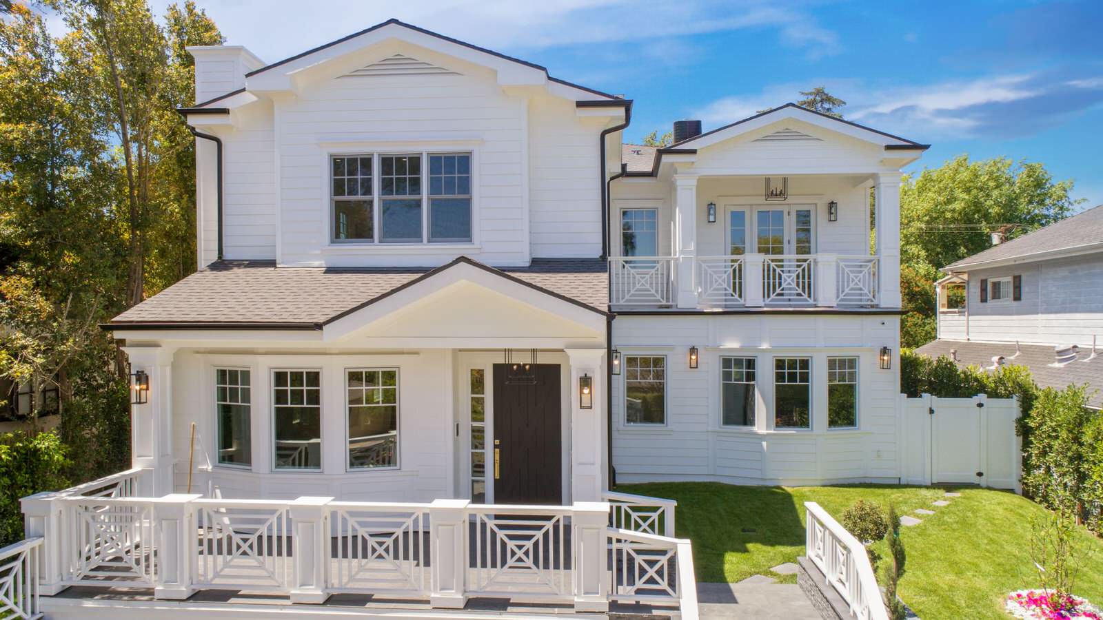 Дом в стиле Кейпкод на Шерман Оакс