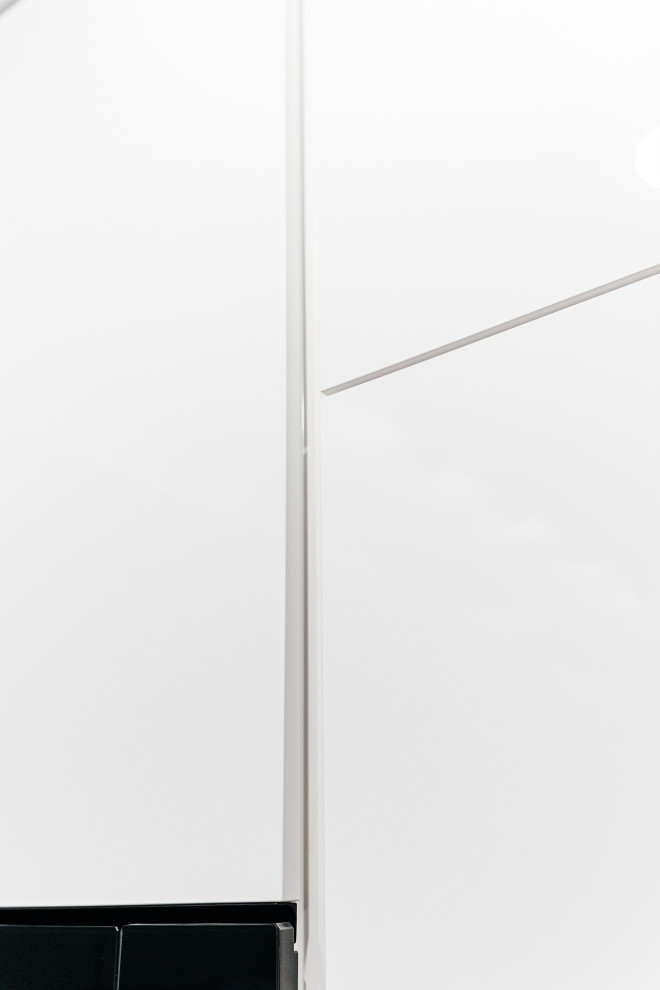 Обложка проекта: Угловая кухня с фасадами Fenix