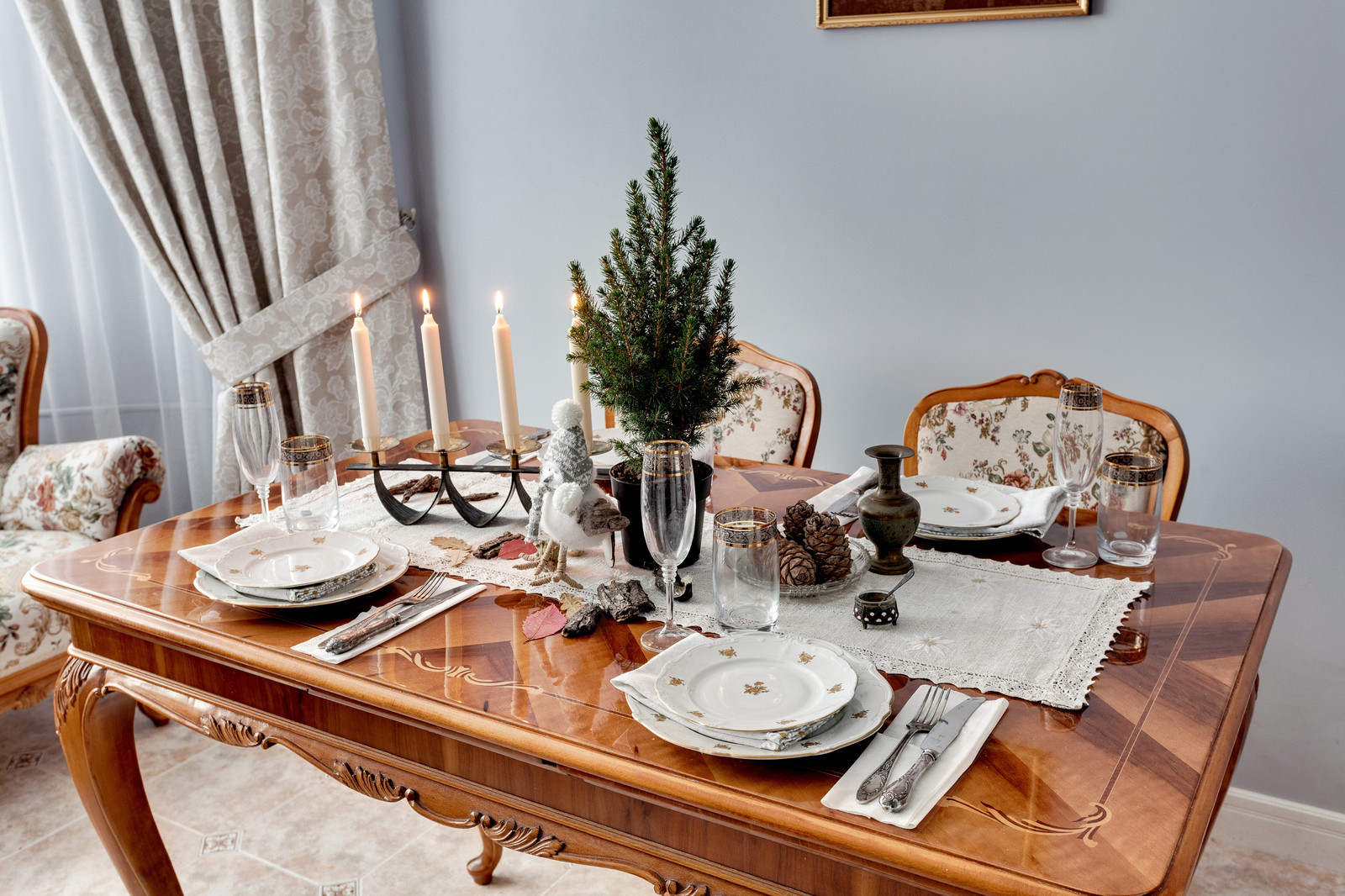 Кухня с лавандовыми стенами