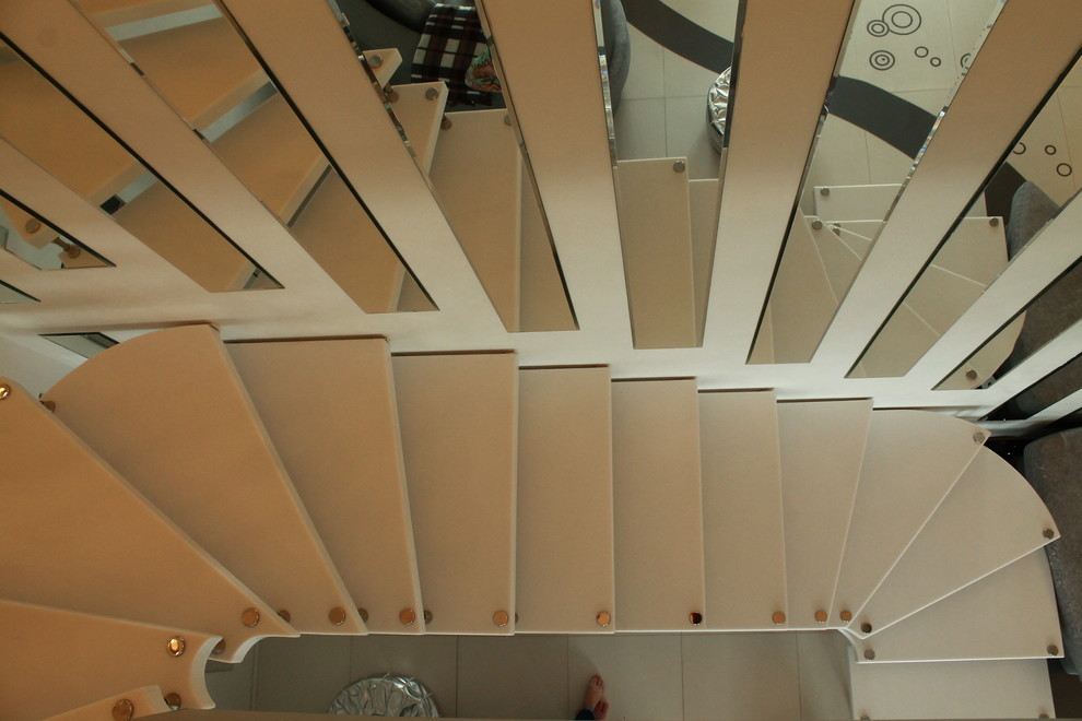 Лестница в малом пространстве в стиле Хай-тек