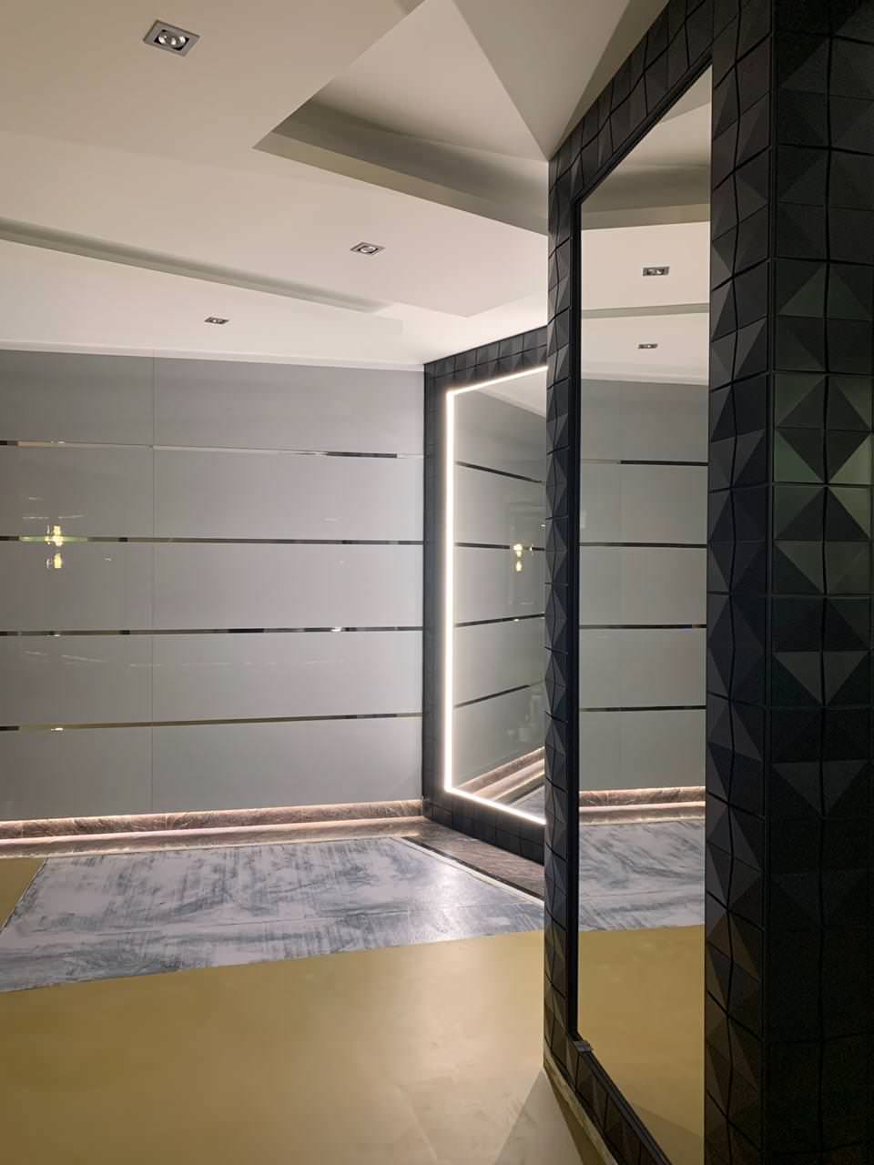 Стеновая панеляция зоны бассейна и спортзала в частном доме