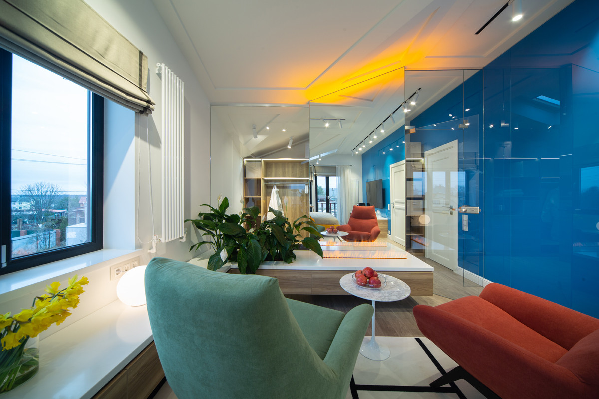 Люкс с парящей кроватью и стеклянной стеной