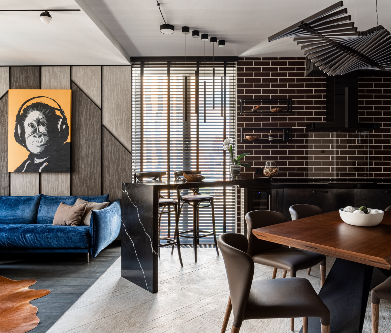 Кухня с фасадами под сталь в реализованном проекте