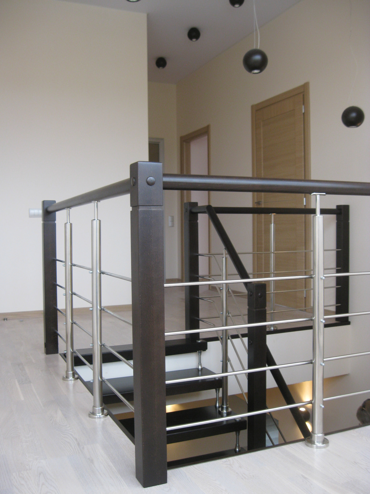 Лестница на больцах