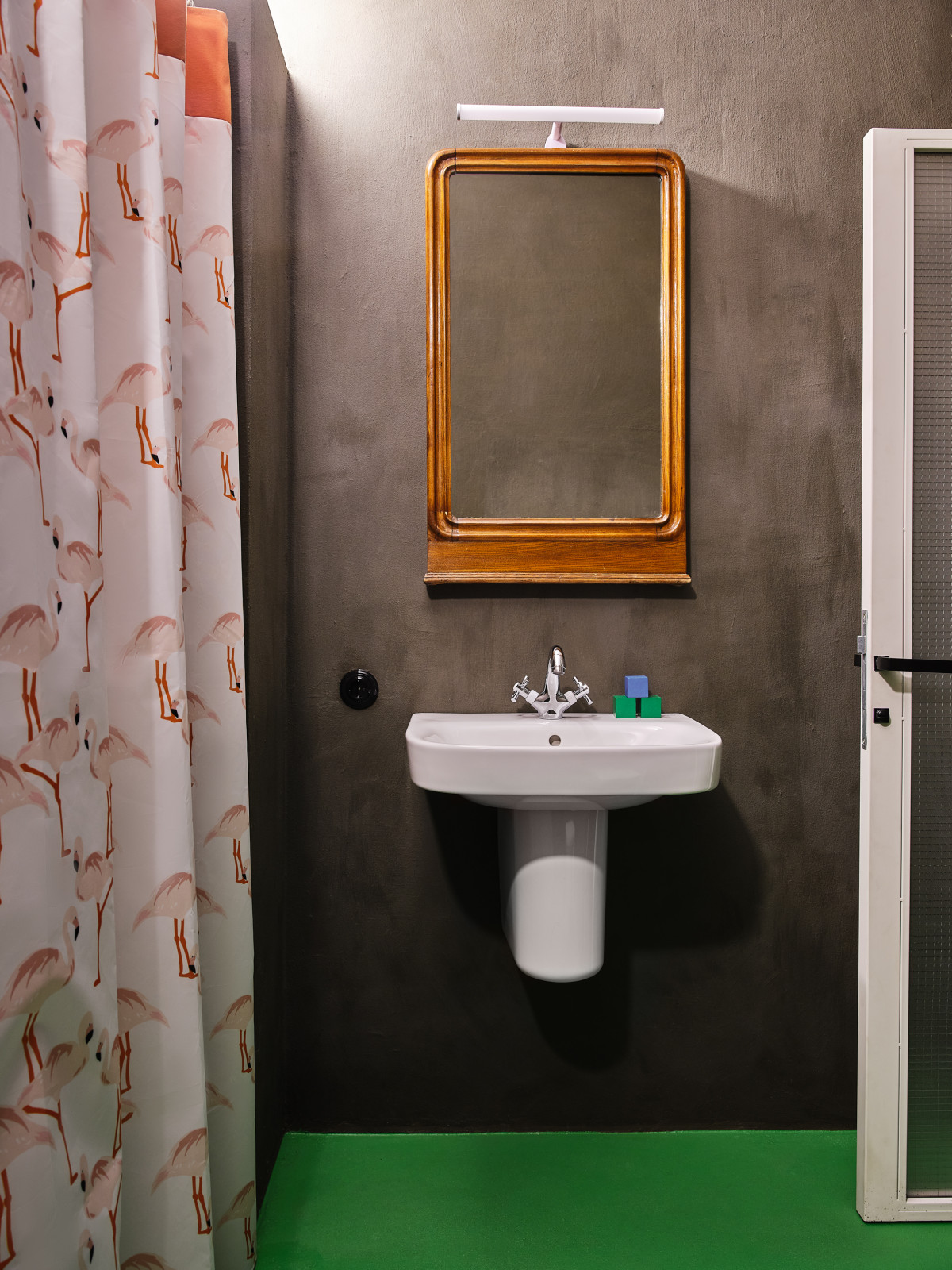 Houzz тур: Эффектный интерьер в рамках крошечного бюджета