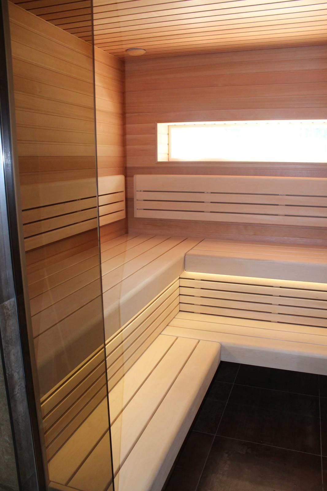 Сауна стены канадский кедр полки липа печь IKI