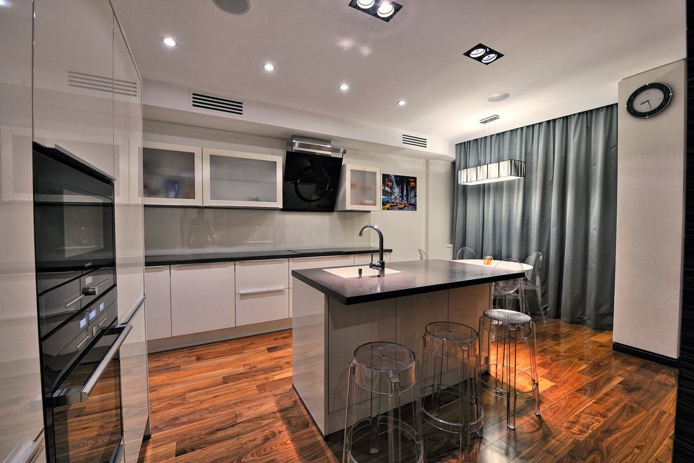 В центре большого города