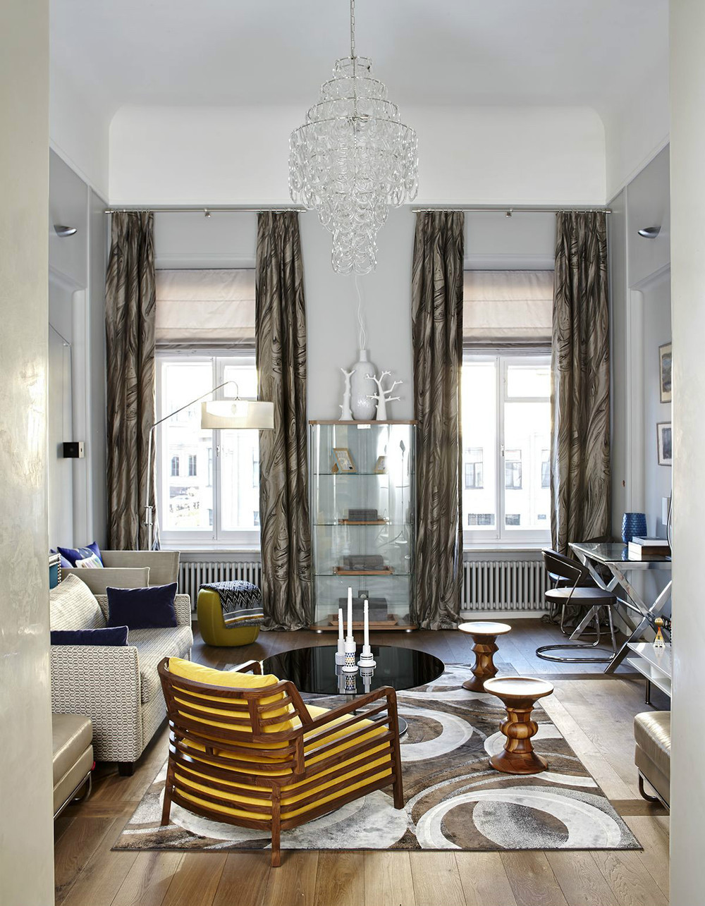 Квартира в трехэтажном особняке на набережной реки Мойки