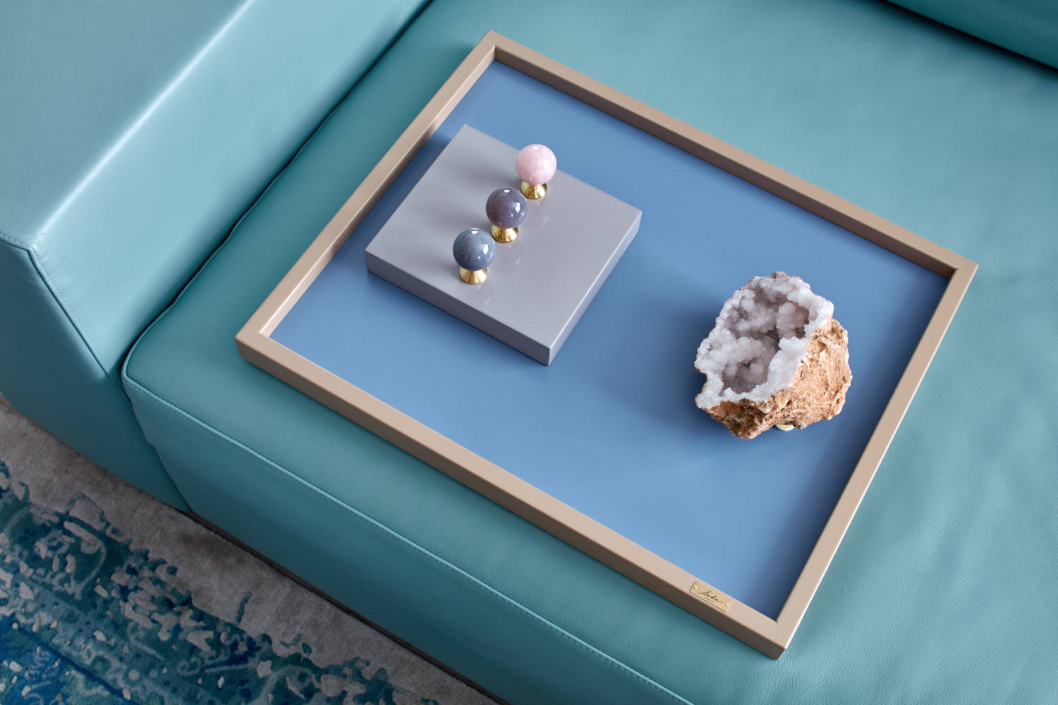 Портрет: Ювелирные украшения для мебели от Soda Homedecor