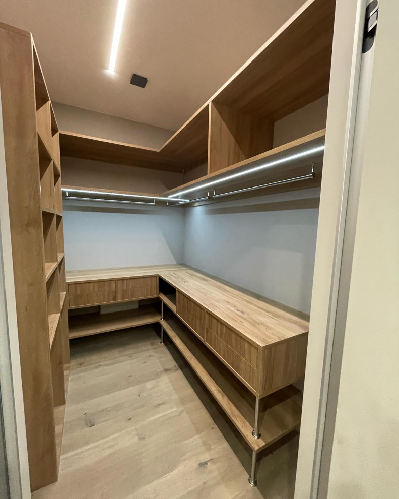 Программа "высокий бонус" в действии - кухня и гардеробная в современном стиле