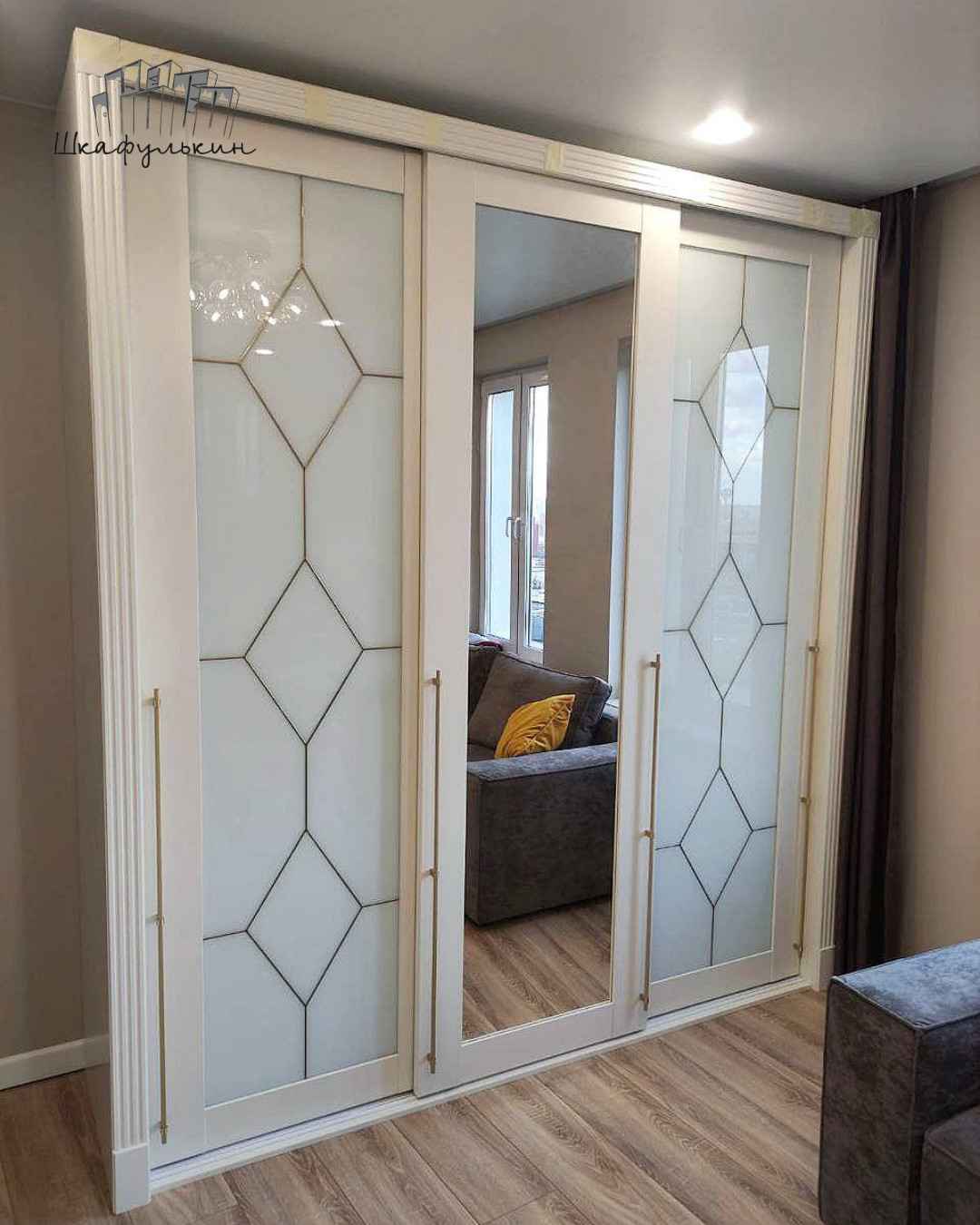 ШКАФ - КУПЕ С ЗЕРКАЛОМ