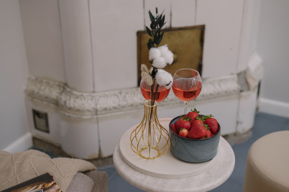 Реализация проекта в старом фонде СПб, квартира с камином.