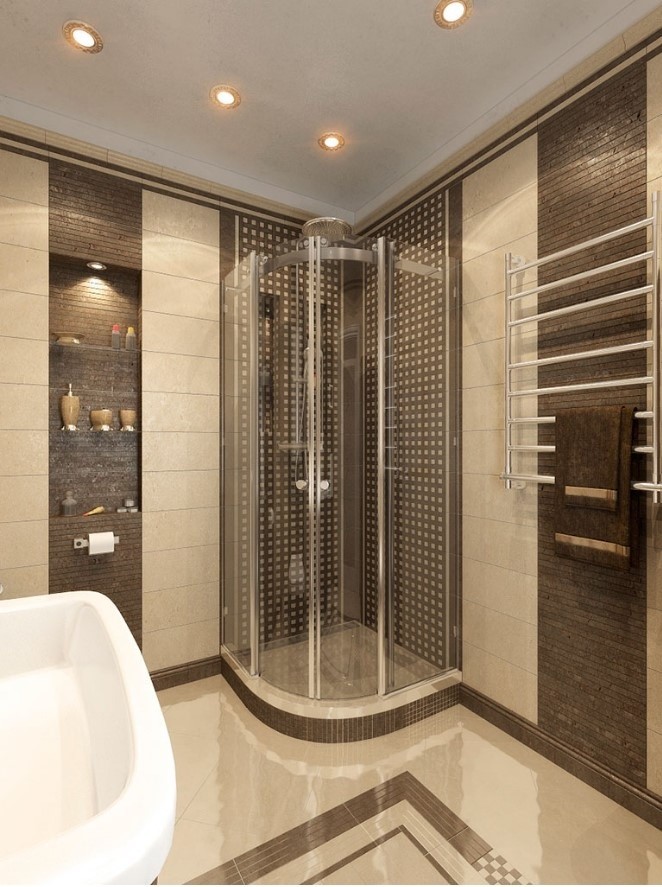 У Ростральных колонн