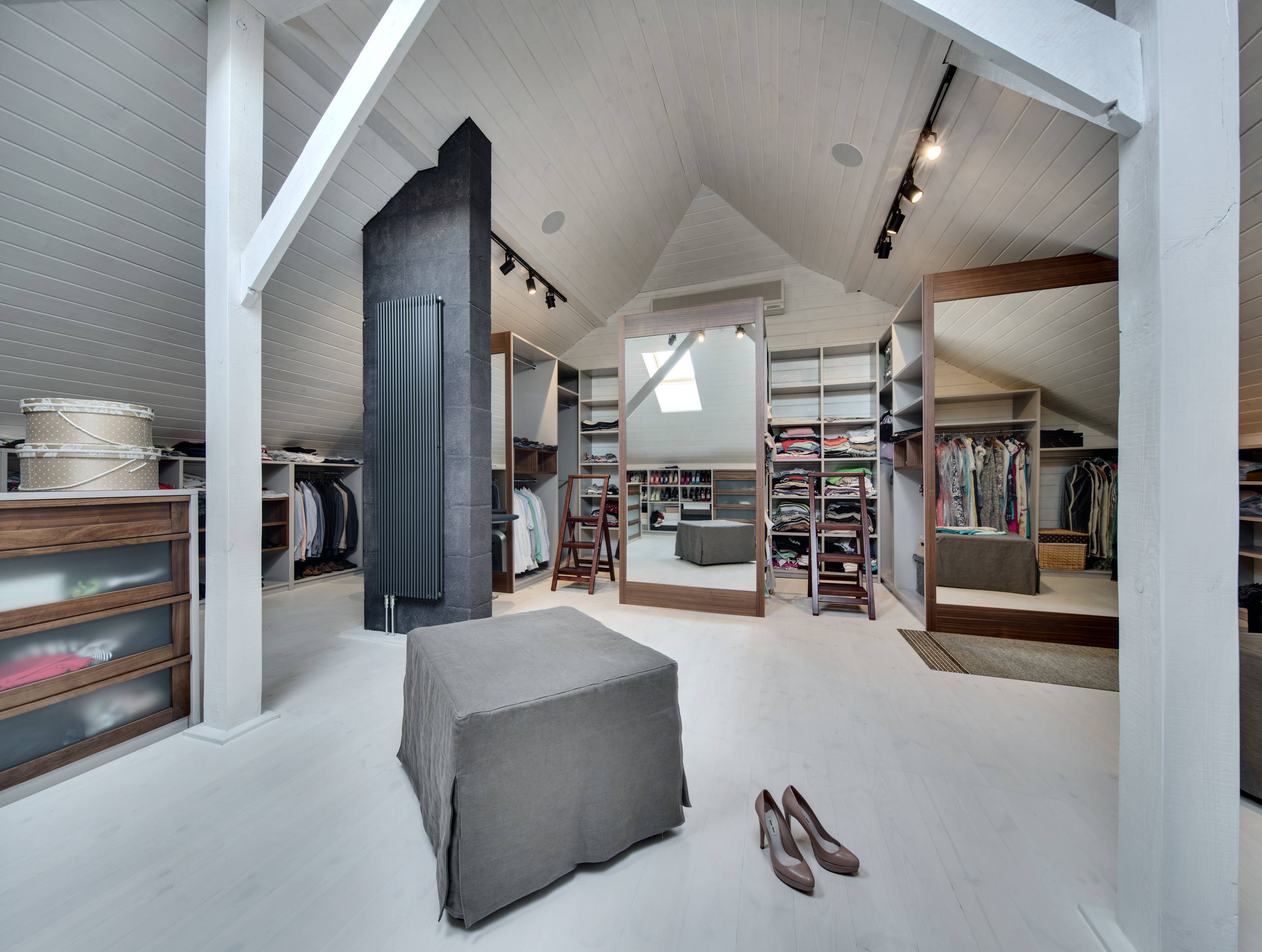 Houzz Украина: Дом с гардеробной под крышей для молодой семьи