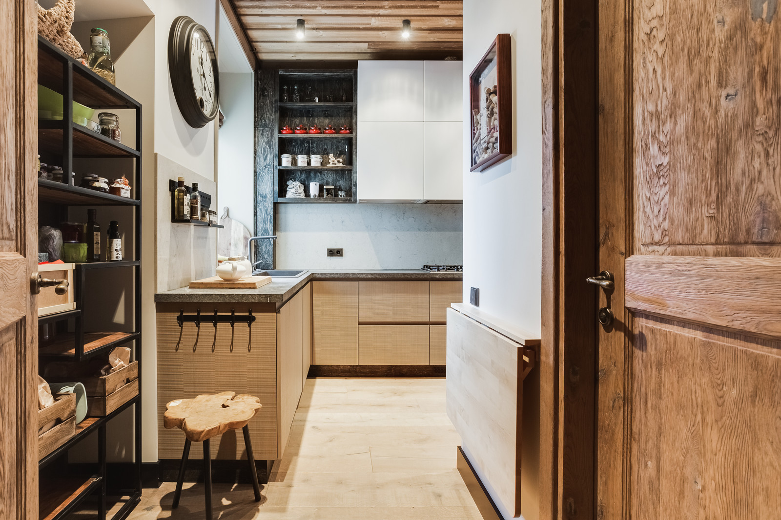 Необычное сочетание березы Old legno naturale, структурного шпона и эмали