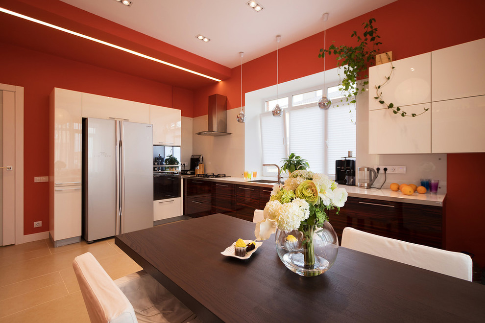 Яркий дом в пригороде