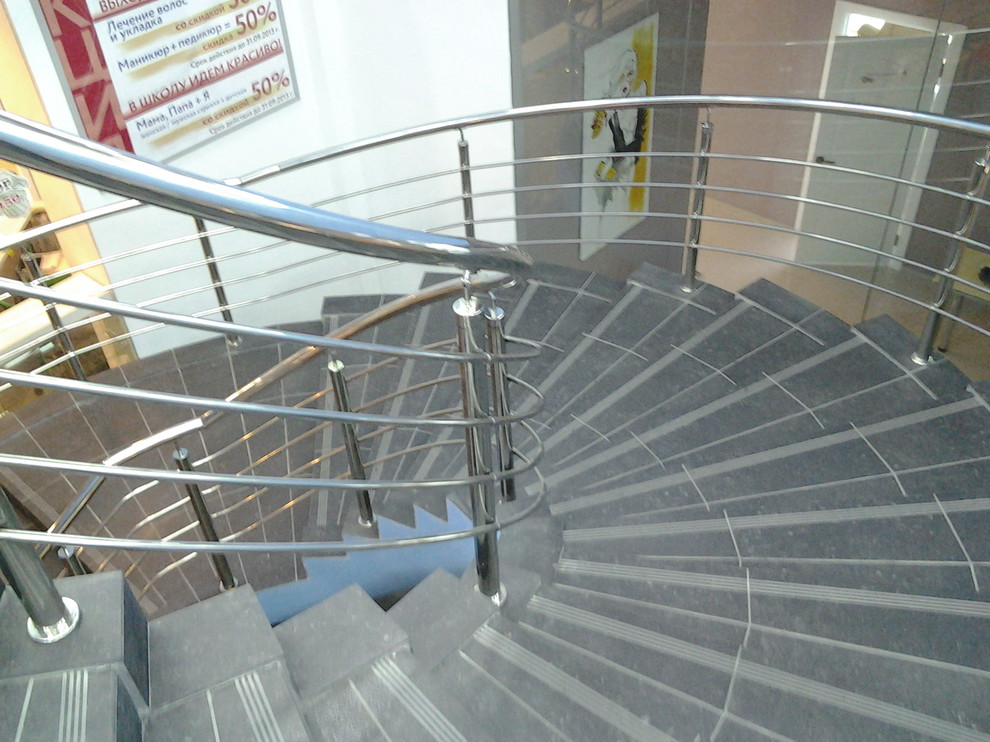 Перила из нержавейки в аквпарке.