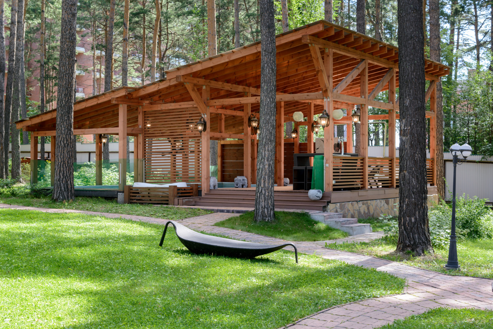 Обложка проекта: Полукрытый бассейн в сосновом бору