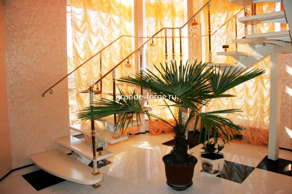 Современная лестница с ограждением Grande forge(Франция) в комбинации со стеклом