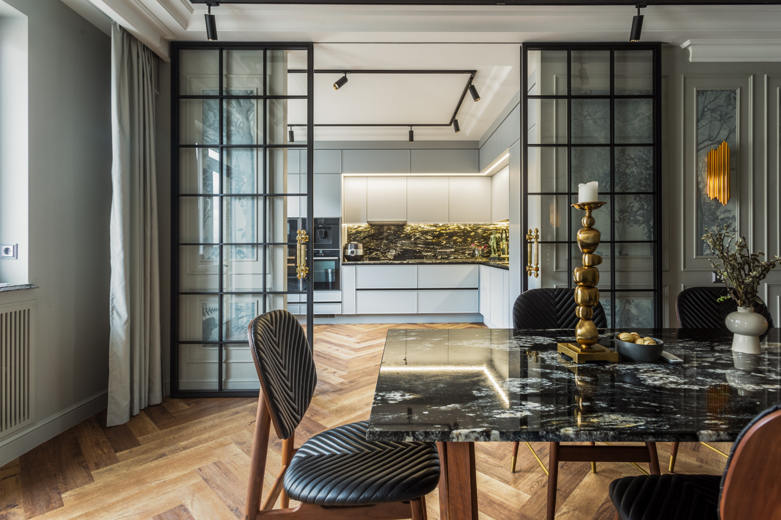 Двухуровневая современная квартира