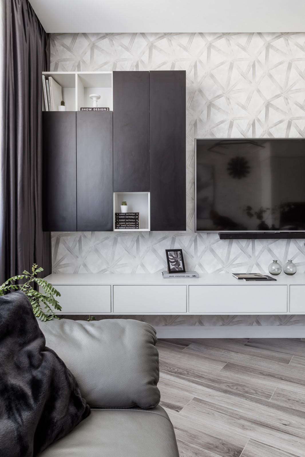 Монохромный интерьер 2-х комнатной квартиры