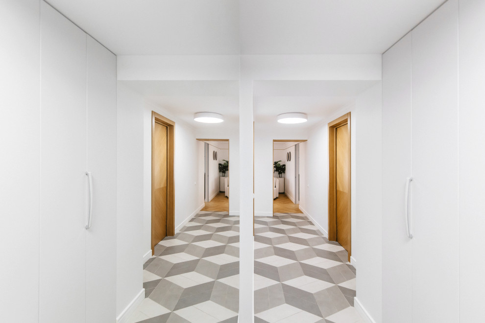 Дизайн прихожей. Высота дверных проемов 2400мм