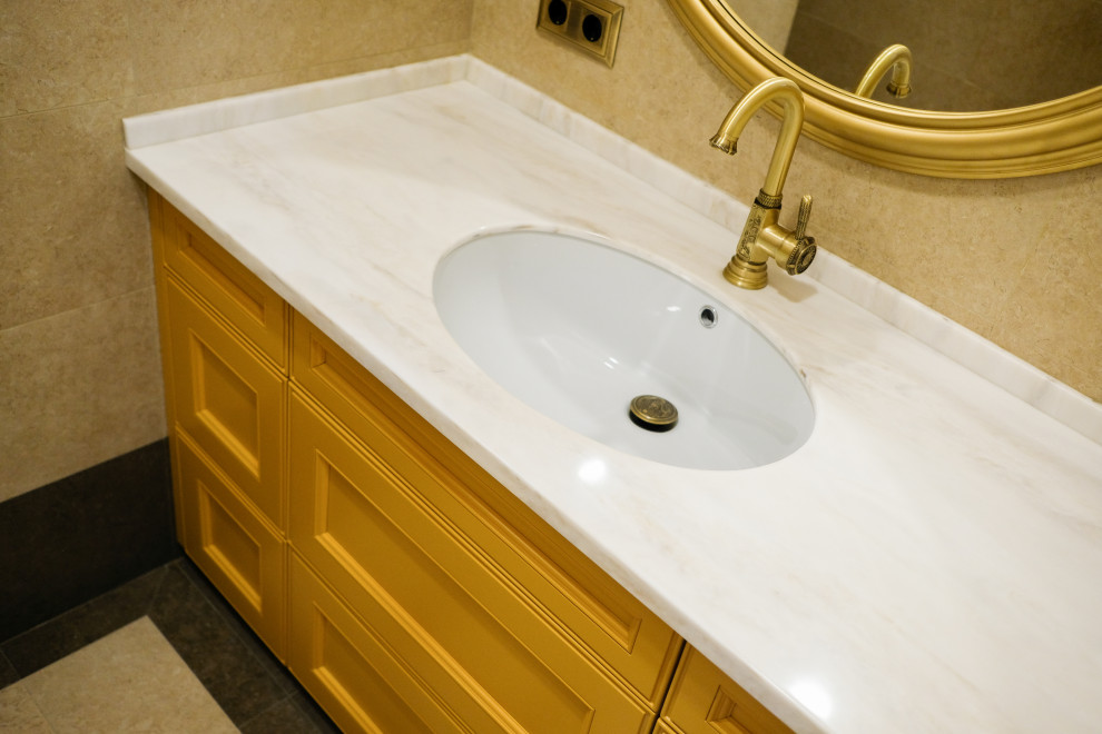 Желтая тумба в ванную